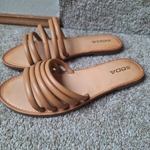 NWOT Soda Womens Slip On Tan Multi Band Flats Size 9